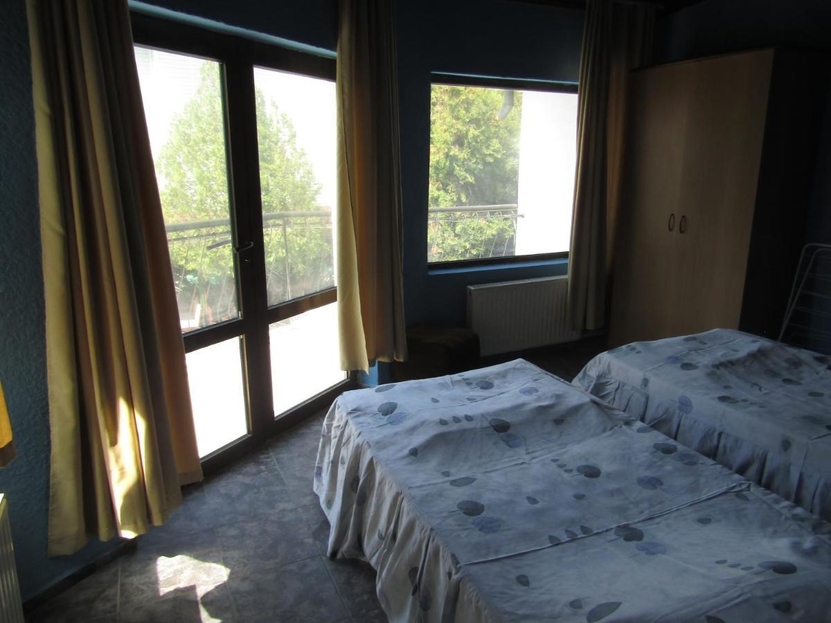 Hostel Papagal Varna ภายนอก รูปภาพ