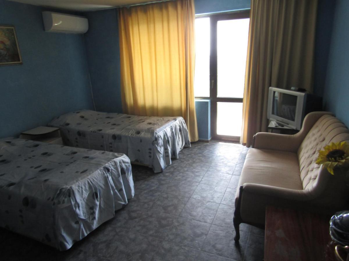 Hostel Papagal Varna ภายนอก รูปภาพ