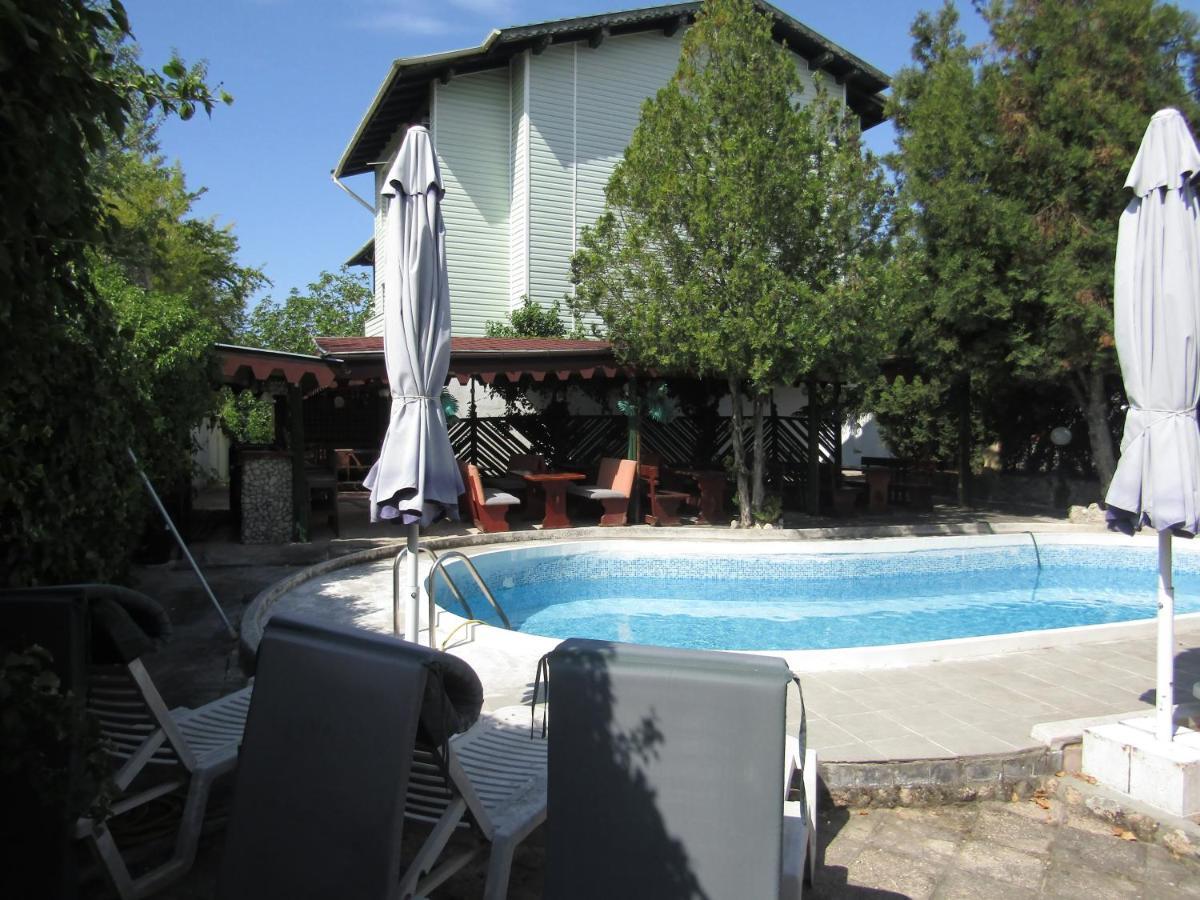 Hostel Papagal Varna ภายนอก รูปภาพ