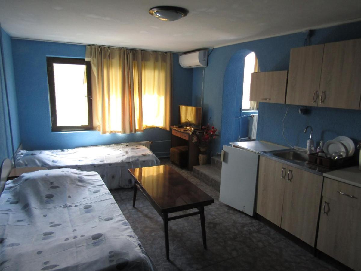 Hostel Papagal Varna ภายนอก รูปภาพ