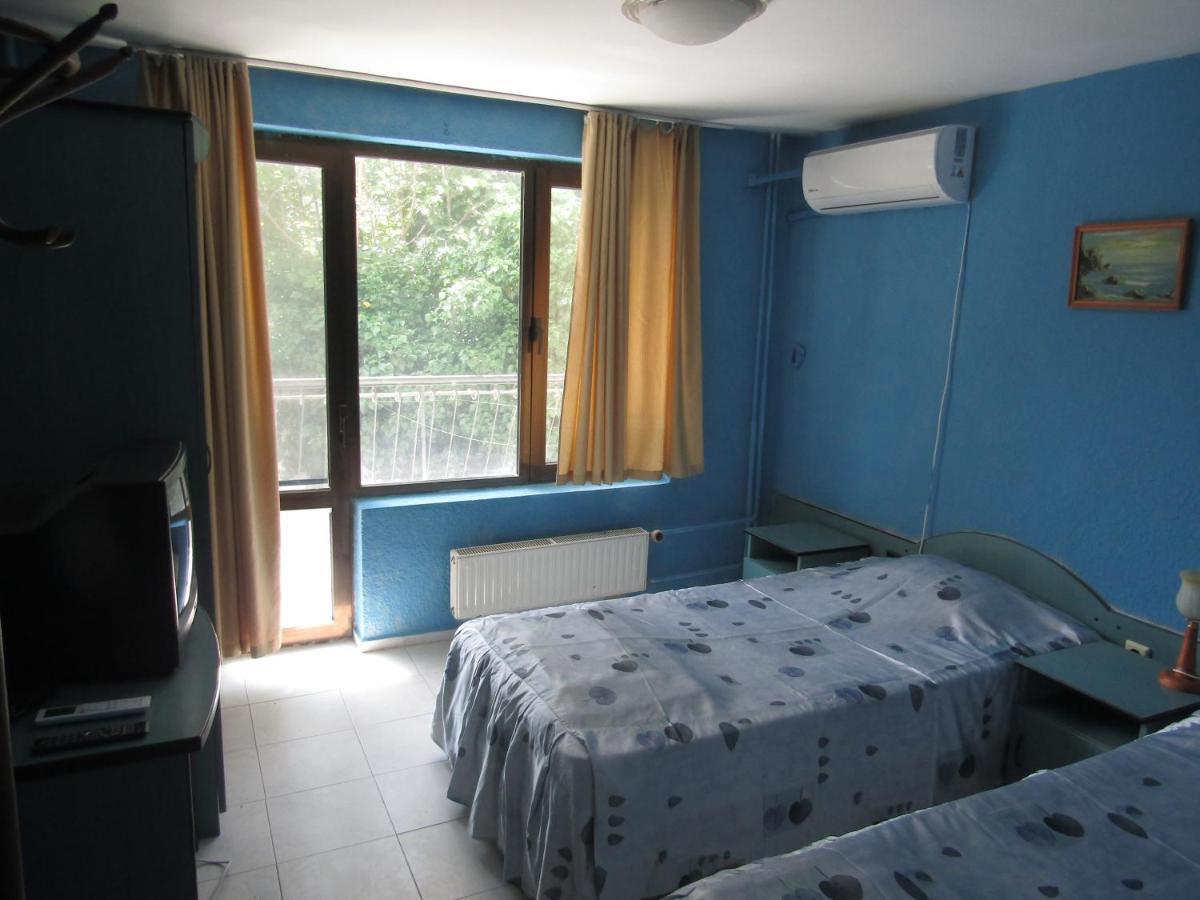 Hostel Papagal Varna ภายนอก รูปภาพ