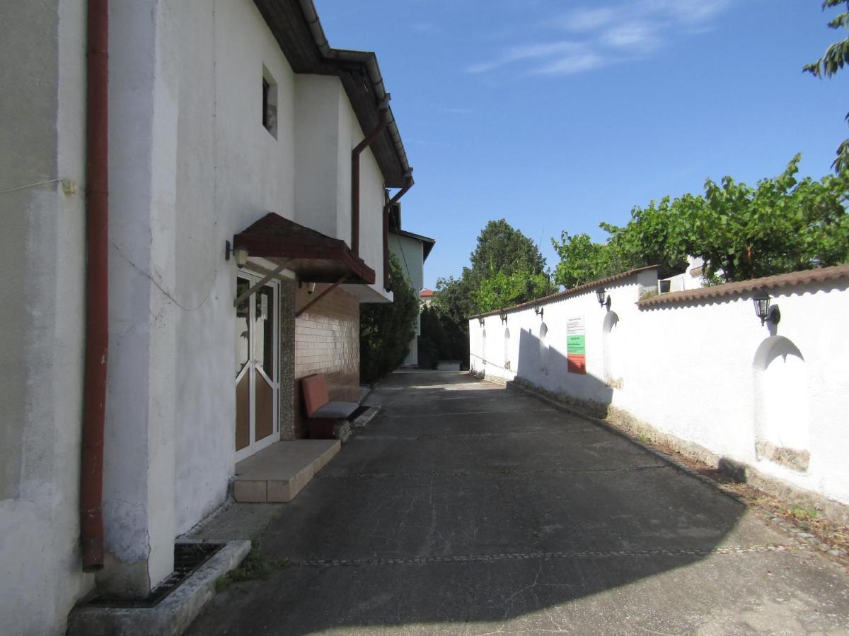 Hostel Papagal Varna ภายนอก รูปภาพ
