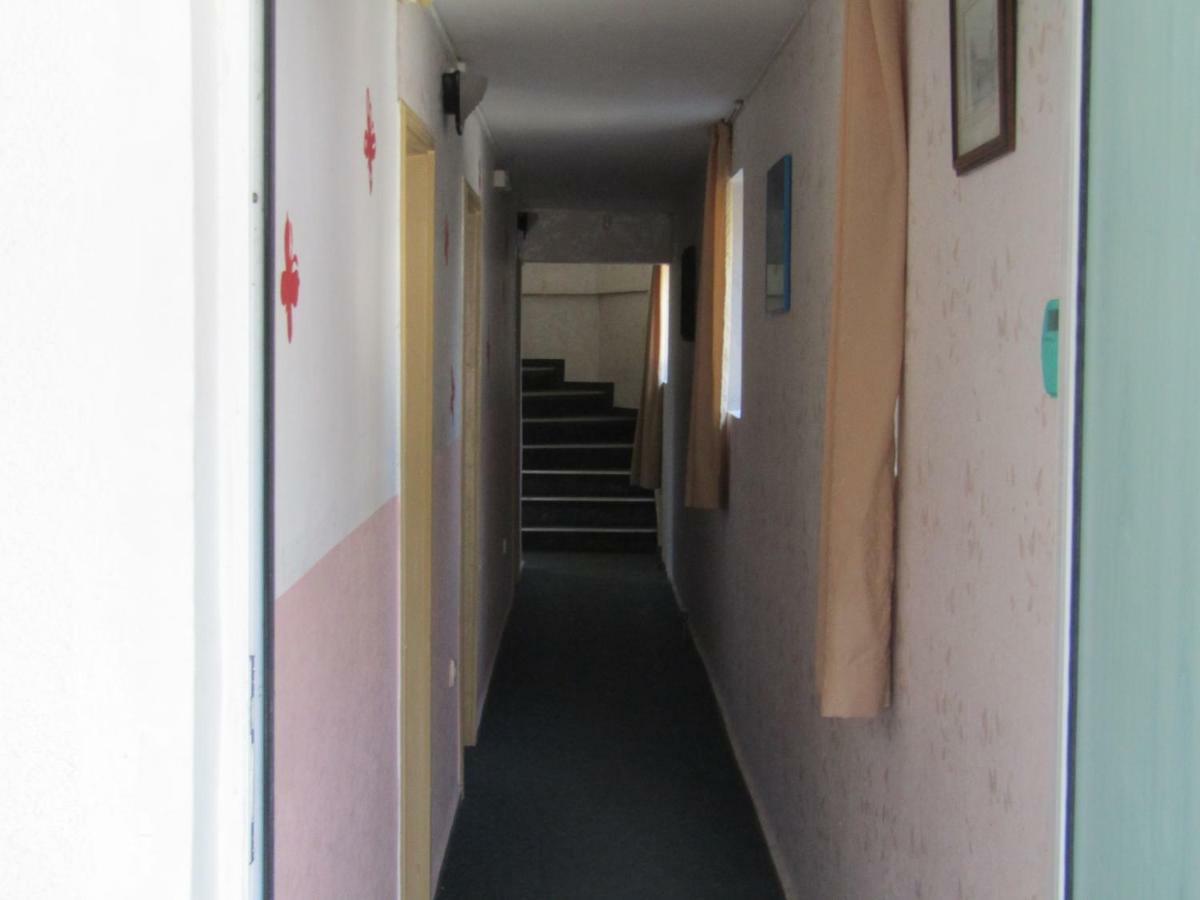 Hostel Papagal Varna ภายนอก รูปภาพ